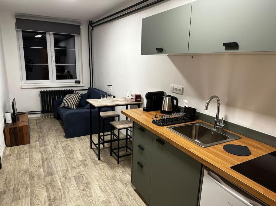 Byt V Rezidencni Ctvrti Prahy 6 Apartment Prague Luaran gambar